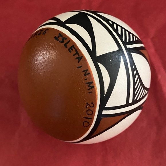 Isleta Pueblo Ornament 2010 Handpainted-signed - Picture 3 of 7